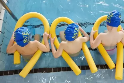 Immer mehr Kinder lernen nicht frühzeitig schwimmen : Von fast 30 Grundschulen im Landkreis Kaiserslautern konnte im Schuljahr 2