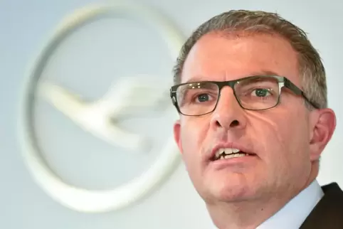 Laut Lufthansa-Chef Carsten Spohr werde auch die Flotte um etwa 100 Flugzeuge schrumpfen. 