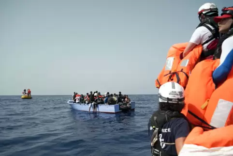 Beim Bündnis „Sichere Häfen“ geht es um die Aufnahme von Flüchtlingen, die aus Seenot (wie hier vor der libyschen Küste) gerette