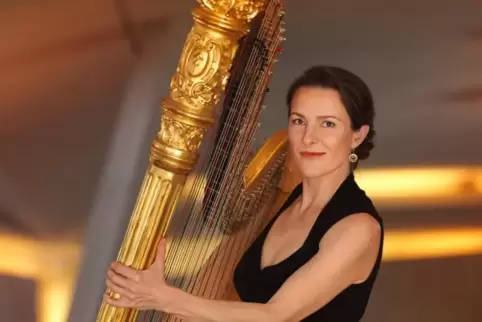 Marie-Pierre Langlamet, Soloharfenistin der Berliner Philharmoniker, spielt im April 2021 mit dem „Mandelring Quartett“ im Saalb