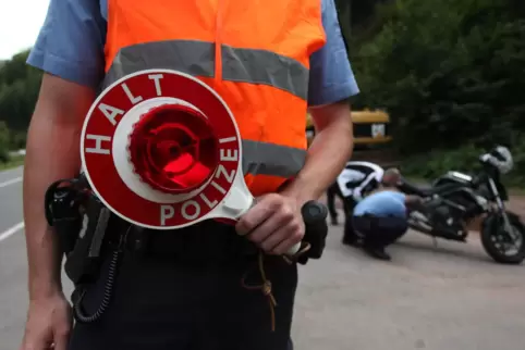 In der Region kümmert sich eine Spezialeinheit der Polizei um Motorradkontrollen. 