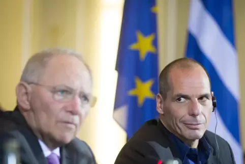 Gegenspieler: Wolfgang Schäuble (links) und Yanis Varoufakis. Athens Finanzminister trat wenige Tage vor dem Gipfel zurück. 