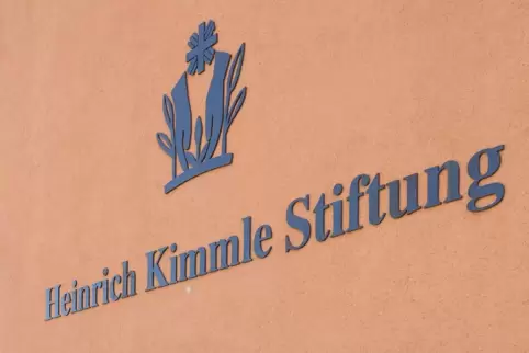 Bei der Heinrich-Kimmle-Stiftung, genauer in der Betriebsstätte in Höhfröschen, entstand die Idee, Tassen für den guten Zweck zu
