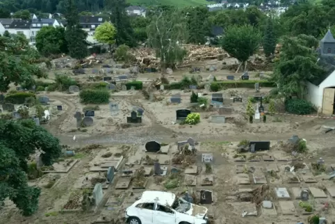 So sah der Friedhof in Bad Neuenahr-Ahrweiler nach der Flutkatstrophe im Juli aus. 