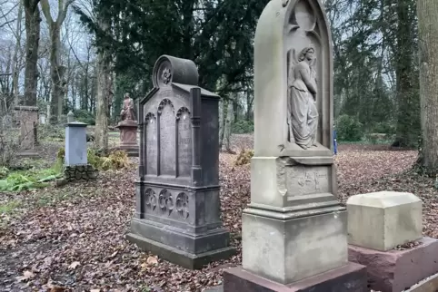 Denkmalzone Alter Friedhof: Seit 2018 bleibt im Alten Friedhof kaum ein Stein auf dem anderen. 100 ausgewählte Gräber werden auf