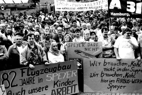 Demonstration vor den Werkstoren Ende 1995: In Speyer und Umland ging die Angst um Arbeitsplätze um. 