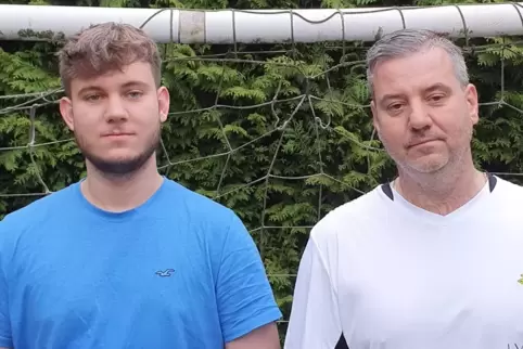 Manuel Eitel (links) ist der neue Spielertrainer des FC Höhfröschen, sein Vater Michael unterstützt ihn als Co-Trainer.