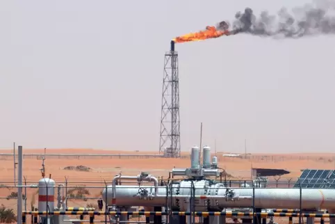 Förderanlagen in Saudi-Arabien: Das Erdöl-Kartell Opec+ demonstriert trotz des Ukraine-Kriegs große Einigkeit und lässt sich nic