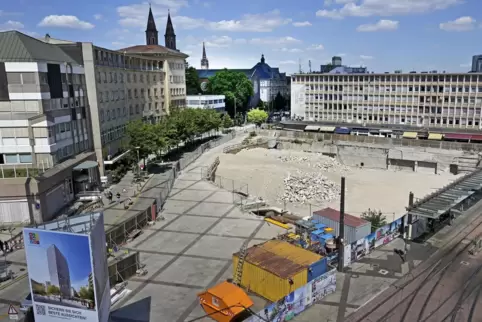 Stillstand: Baustelle auf dem Berliner Platz. 