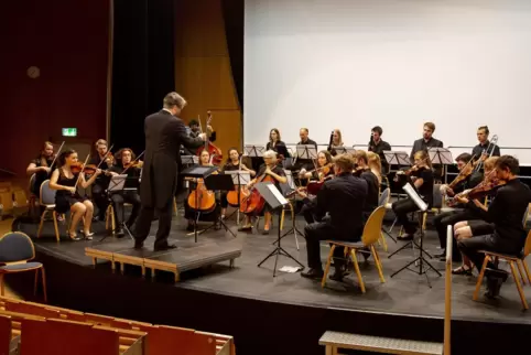 Durchsichtiger und empfindsamer Klang: das Klassische Orchester der Uni.
