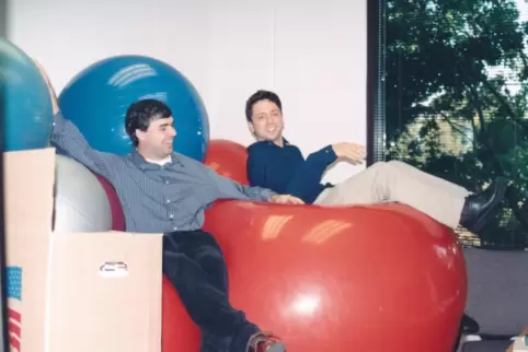 Ein Bild aus der Anfangszeit von Google: Die Firmen-Gründer Sergey Brin (rechts) und Larry Page. 