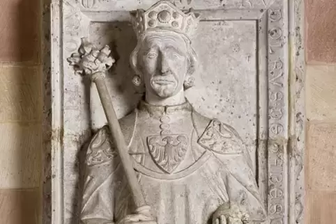 Die Grabplatte Rudolf von Habsburgs im Dom zu Speyer. 