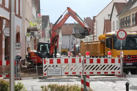 In einer Baustelle in Bellheims Hauptstraße wurde ein Baucontainer aufgebrochen. Sachschaden: etwa 1600 Euro