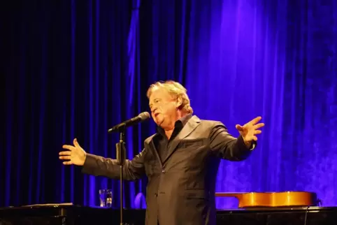 Emotionale Momente: Klaus Hoffmann singt die legendären Brel-Chansons im Kammgarn-Kasino.