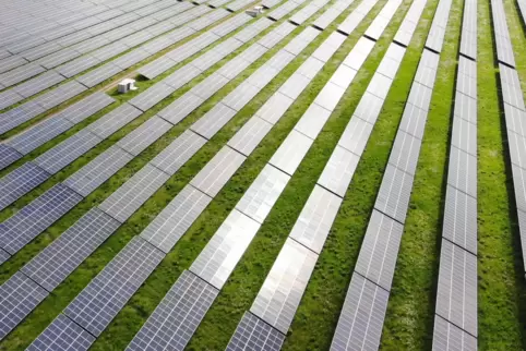 Sprießen gar nicht so sehr aus dem Boden, sondern sind Produkt komplexer Prozesse: Photovoltaik-Anlagen. 