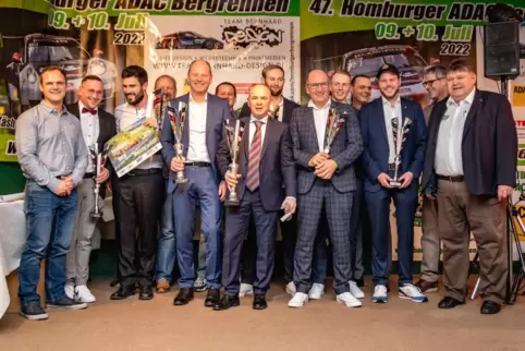 Der Homburger Automobilclub mit dem Vorsitzenden Andreas Herl aus Pirmasens (rechts) bot eine Jahresabschlussfeier für die deuts