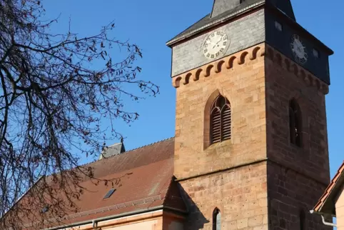 Im Chorturm der Wallhalber Kirche wurden Spuren von Fresken freigelegt. Die beiden unteren Stockwerke des Turms stammen aus dem 