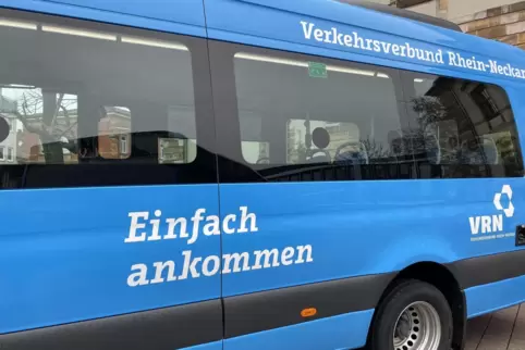 „Einfach ankommen“: Neuer Minibus der Queichtal Nahverkehrsgesellschaft. Er hat 17 Sitz- und zehn Stehplätze. 