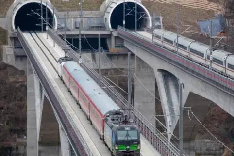 Die Filstalbrücken der ICE-Neubaustrecke zwischen Wendlingen und Ulm allein haben 161 Millionen Euro gekostet.