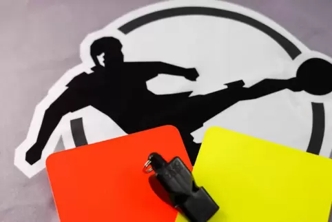 Die Gelb-Rote Karte gehört im Südwestdeutschen Fußballverband bald der Vergangenheit an. 