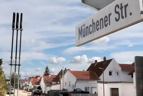 Die Münchener Straße ist von eher kleinen Siedlungshäusern geprägt. 