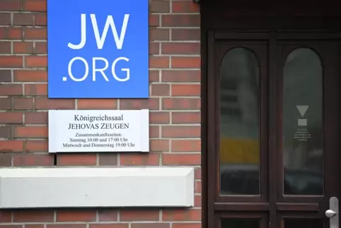 Der Hauptsitz von Jehovas Zeugen in Deutschland in Berlin. JW ist die englische Abkürzung. 