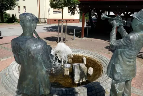 Der Musikantenbrunnen in Jettenbach: Es gibt schon einiges an Musik in den vier Orten, die in den Musikantenlanddorf-Prozess geh