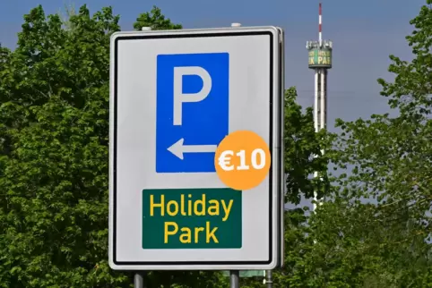 Preisaufschlag: Auf dem Besucherparkplatz des Holiday Parks sind jetzt zehn Euro zu berappen. 