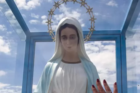 Soll angeblich einmal im Monat Bluttränen weinen: die Madonnen-Statue in Trevignano. 