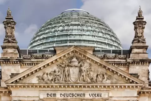 Transparenz: Die gläserne Kuppel des Reichstagsgebäudes steht für diesen Anspruch. 