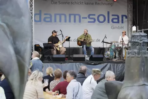 Stephan Flesch featuring Elmar Federkeil spielten beim Altstadtfest an der Bühne Mainzer Tor.