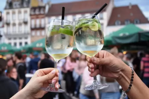 Musik, Weine, Cocktails und kulinarische Angebote: Sommerstimmung beim Altstadtfest in Landau.