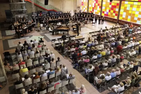 Das Carmina Burana-Konzert des Klassischen Chors der RPTU, der Jungen Kantorei St. Maria, dirigiert von Chorleiter Maximilian Ra