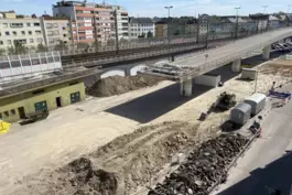 Blick auf die Baustelle: Die Lücke bis zur Konrad-Adenauer-Brücke ist über 500 Meter lang. Offizieller Baustart für den Wiederau