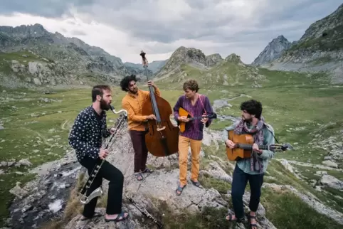 Die Gruppe Tournée des Refuges verbindet Bergwanderungen mit Musik. Sie gastiert aber auch beim Jazzfestival – am 8. August. 