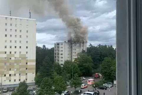 In einem der Hochhäuser in der Berliner Straße hat es am Sonntag gebrannt. 