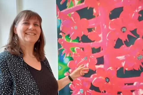 Schönheit im verdorrten Garten: Elisabeth Schuler hat die Kermesbeere als farbenprächtiges Motiv für ihr großformatiges Bild ent
