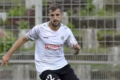 Elegante Ballführung: Ricardo Antonaci vom FC Arminia.