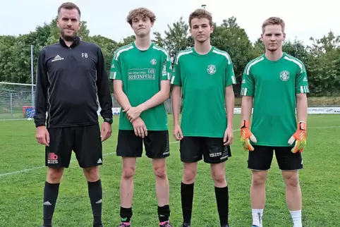 Neu im Bezirksligateam der VB Zweibrücken: (von links) Spielertrainer Felix Brunner, Corvin Hemmer, Tim Duymel und Paul Stegmann