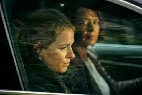 In „Tatort: Gold“ mit Ulrike Folkerts (rechts) als Lena Odenthal und Lisa Bitter als Johanna Stern geht es um den sagenumwobenen