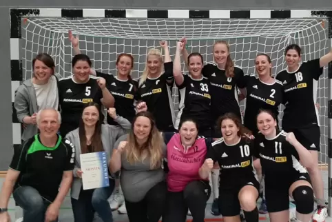 Das Frauenteam des TV Kusel nach der Meisterschaft in der Saison 2022/23.