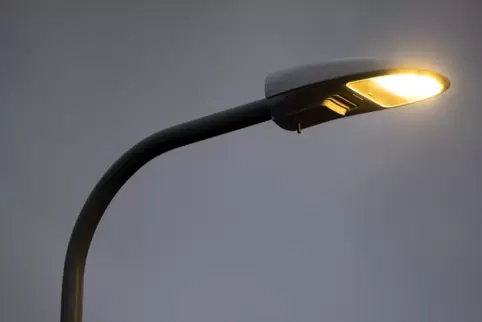 Die in einigen Straßenzügen noch nicht erneuerte Straßenbeleuchtung soll nun ebenfalls auf LED umgestellt werden.