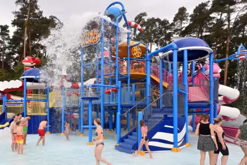 Im Juli dieses Jahres eröffnet und an heißen Tagen beliebter Anlaufpunkt: der Super Wings Wasserspielplatz im Holiday Park.