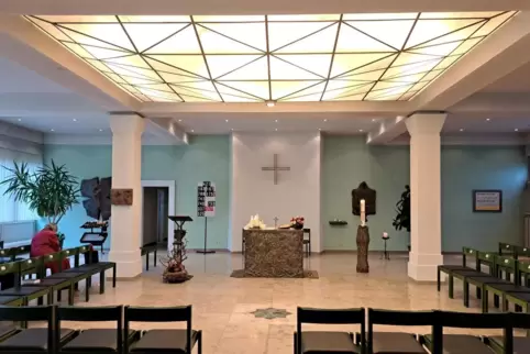 Ein Blick in den Gottesdienstraum der Kirche Maria vom Frieden Ruhbank. Dort wird nach 43 Jahren am Samstagabend der letzte Gott