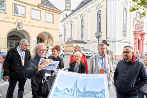  Ziel war der Mannheimer Hafen, nicht Frankenthal, betont Stadtführer Werner Schäfer bei der Gedenkveranstaltung anlässlich des 