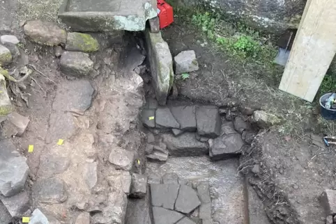 Die Archäologen sind bis auf Bodenniveau vorgedrungen. 