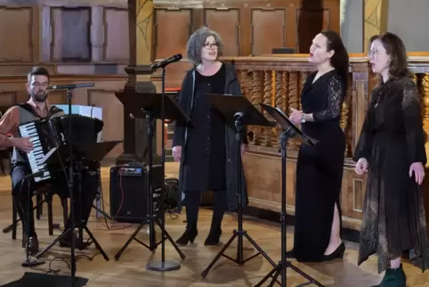 In der Dreifaltigkeitskirche beim Kantorinnen-Konzert: von links Patrick Farrell, Sveta Kundish, Shulamit Lubowska und Aviv Wein