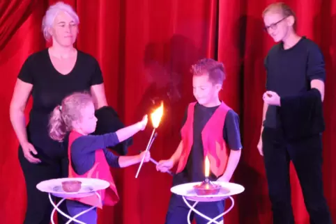 Die Schülerinnen und Schüler der Astrid-Lindgren-Grundschule – wie auch ihre Lehrkräfte – waren zum 50. Jubiläum Feuer und Flamm
