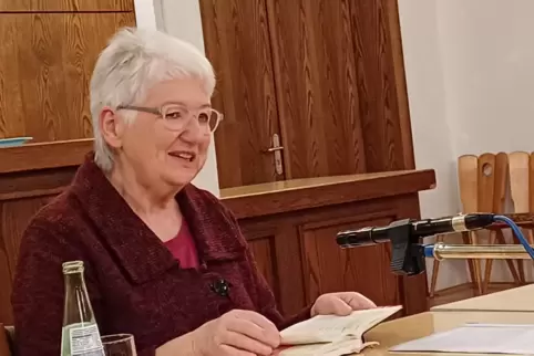 Helga Knerr las auf Einladung der katholischen öffentlichen Bücherei. 