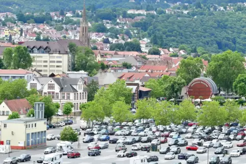 Die geplante Einführung von Parkgebühren auf dem Wurstmarktplatz war auch eine Forderung der FWG gewesen. 